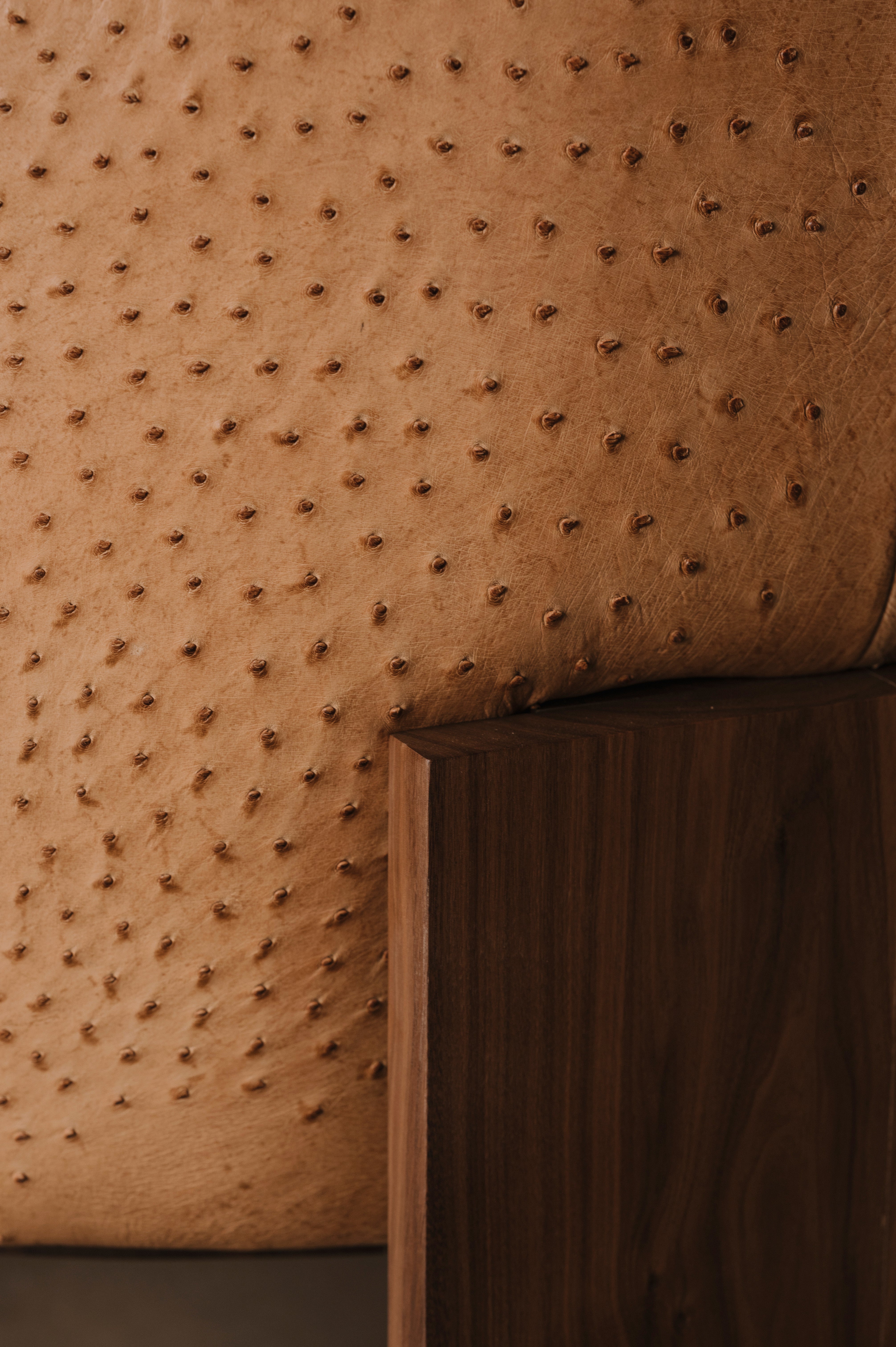 Sillón Baño de Bosque - Piel y avestruz con riñonera