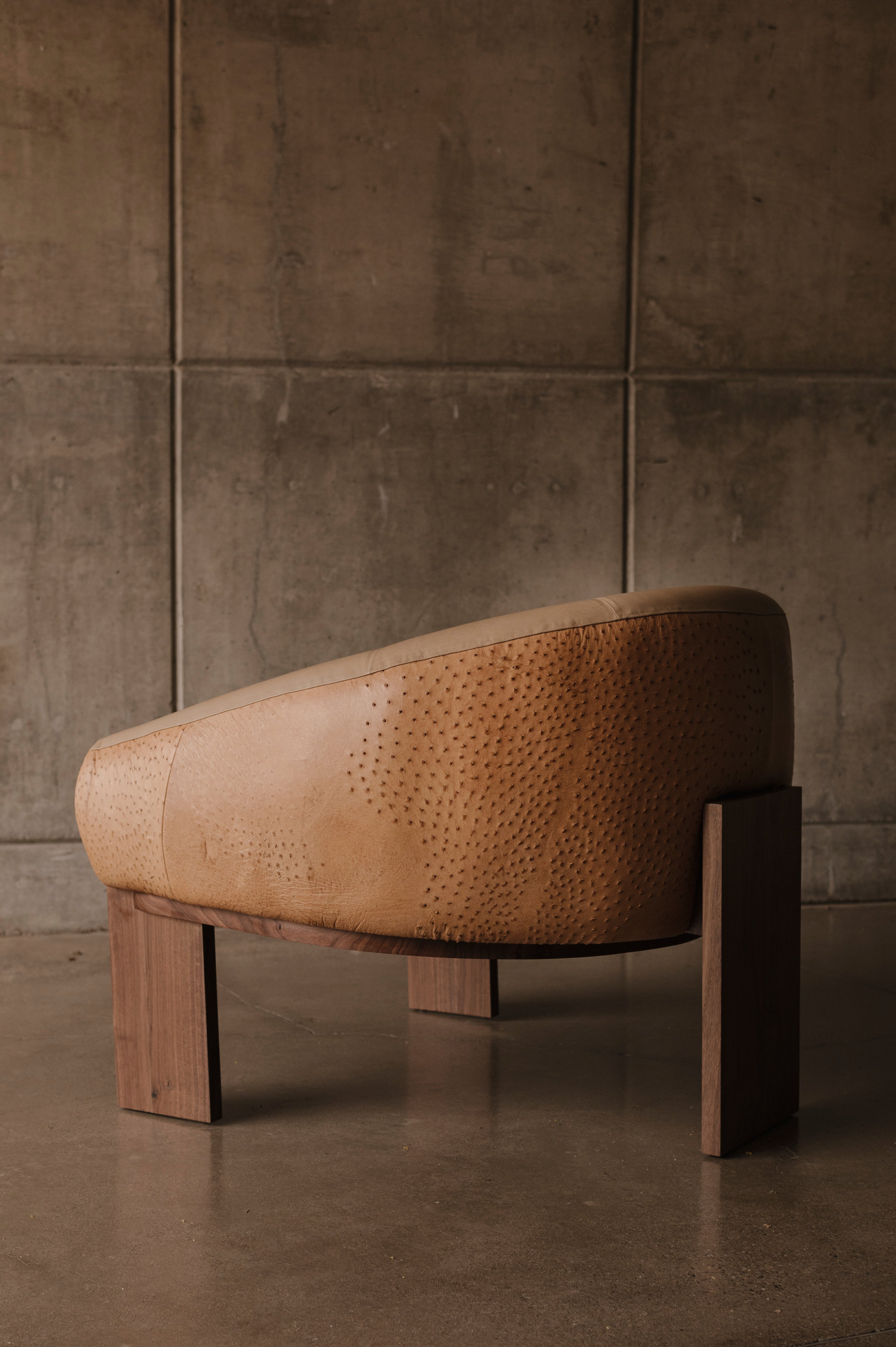 Sillón Baño de Bosque - Piel y avestruz con riñonera