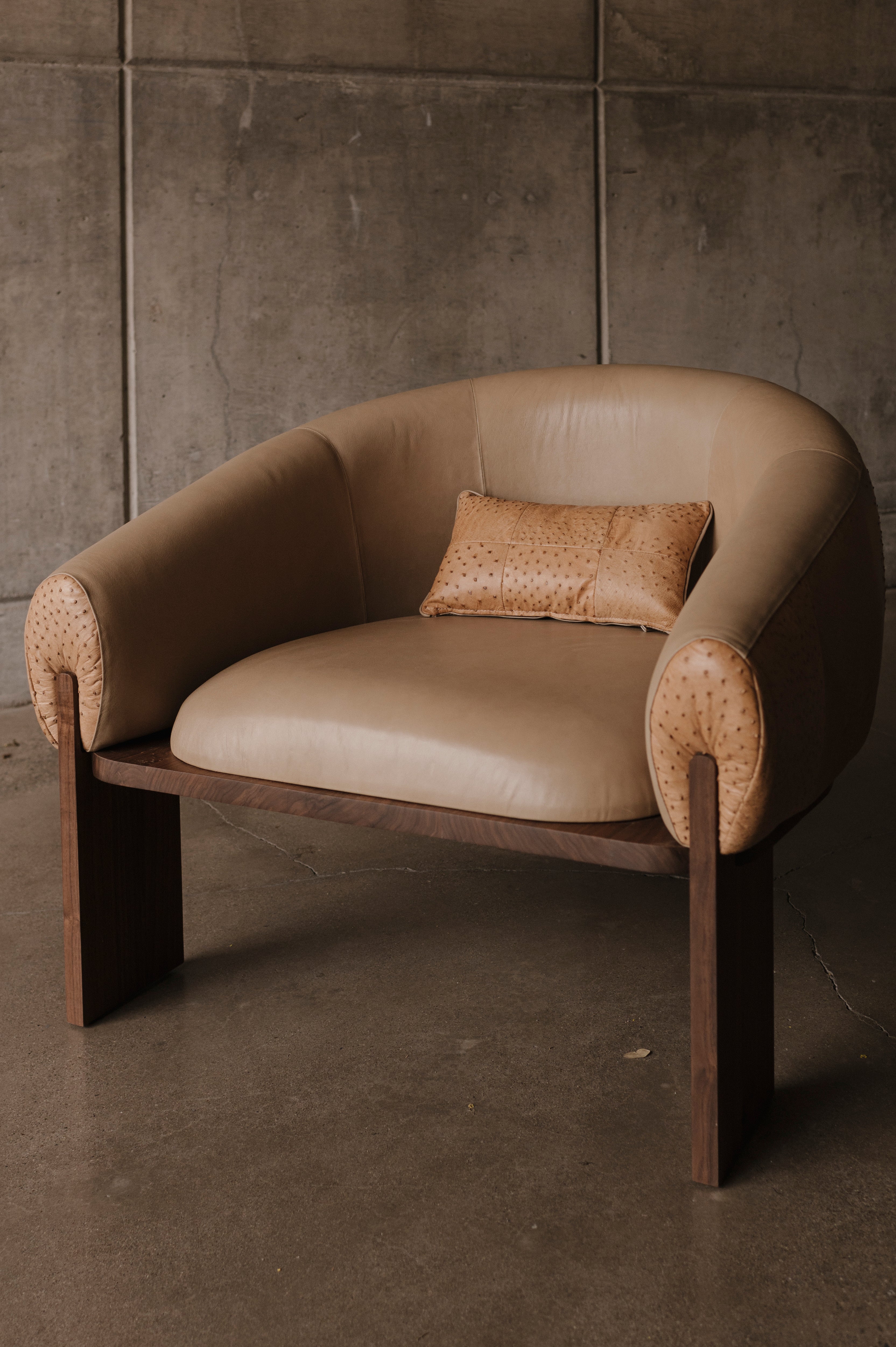 Sillón Baño de Bosque - Piel y avestruz con riñonera